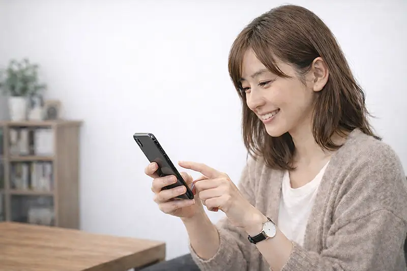 スマホでやり取りするイメージ